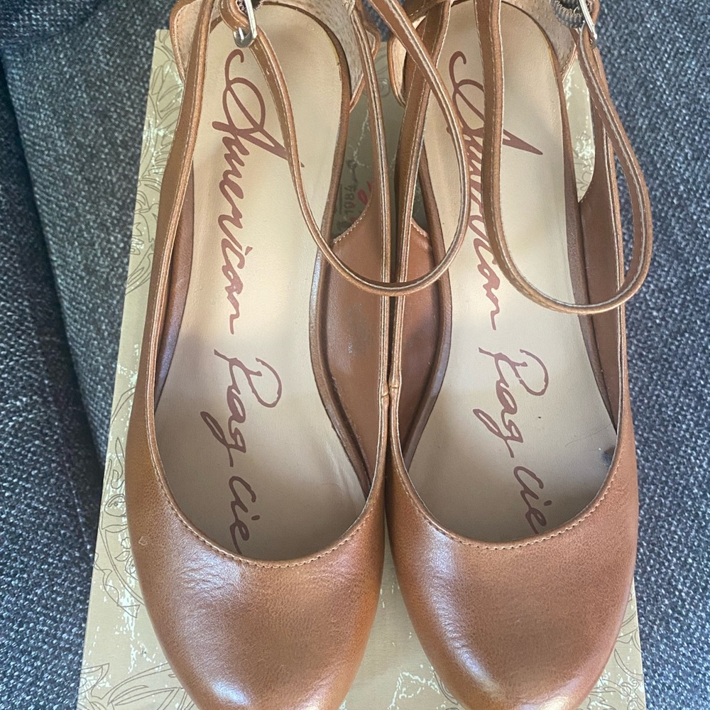 Short wedge heel